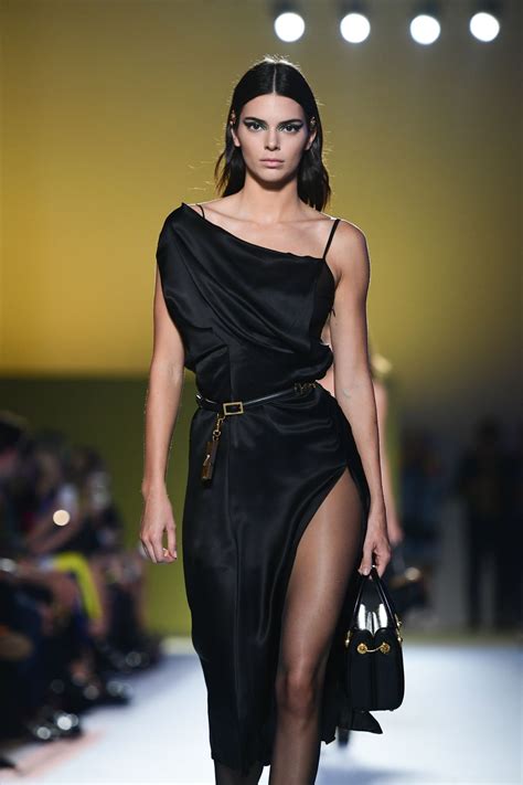 kendall jenner versace